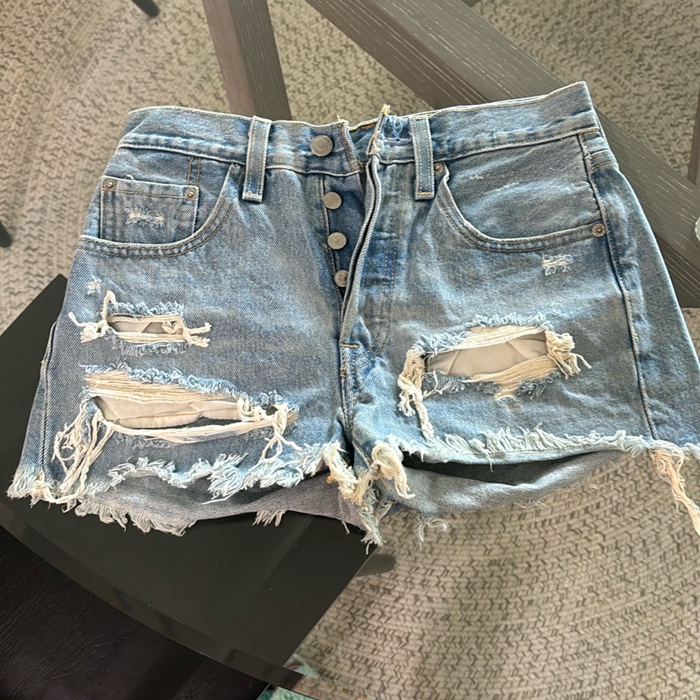 Levi shorts LIKE NEW